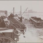 Dumping snow into the East River, 1899. (Photo courtesy of the <a href="http://collections.mcny.org/">Museum of the City of New York, 93.1.1.14281)